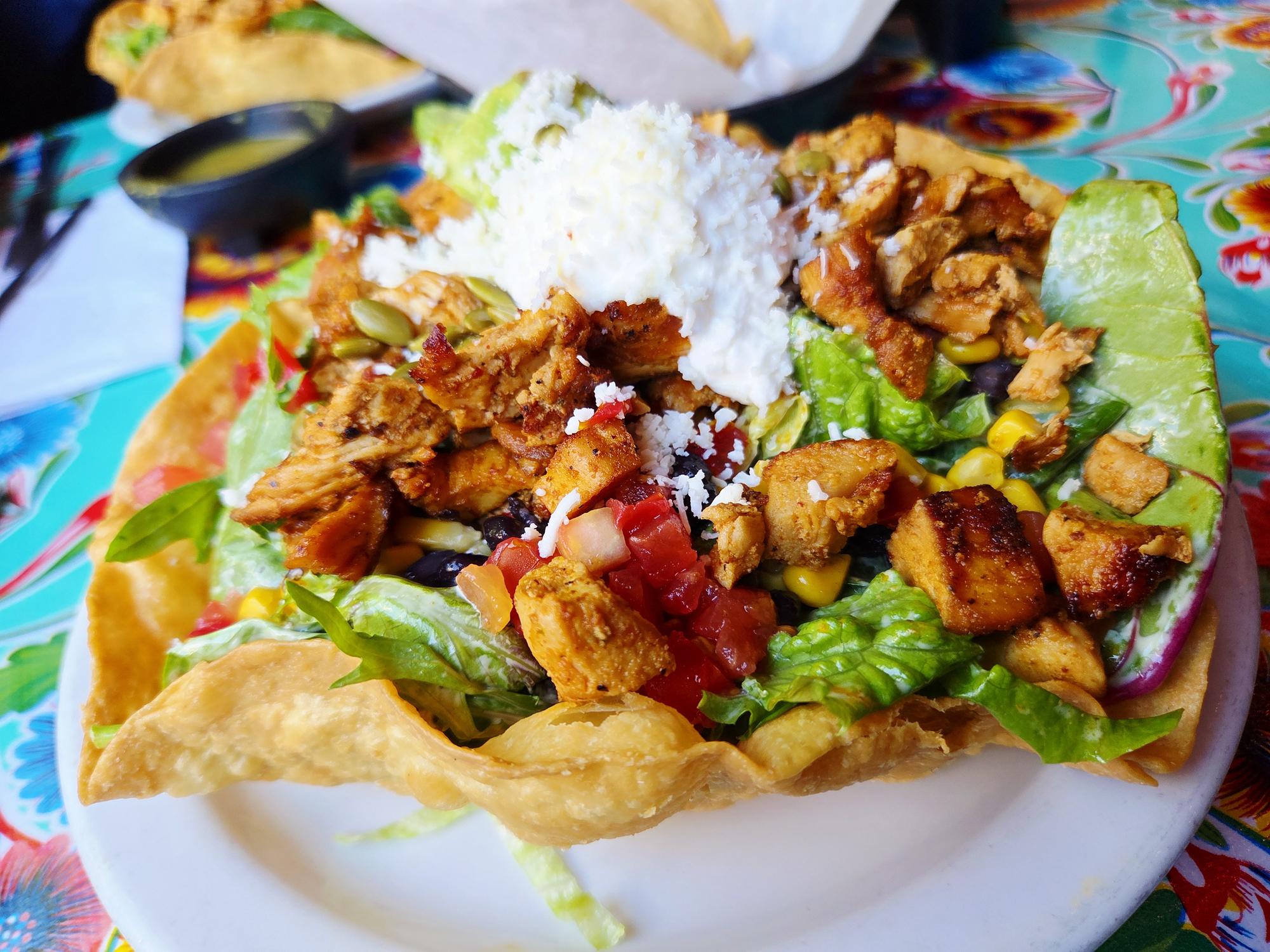 Quick & Flavorful BBQ Chicken Salad: Customizable for Any Meal